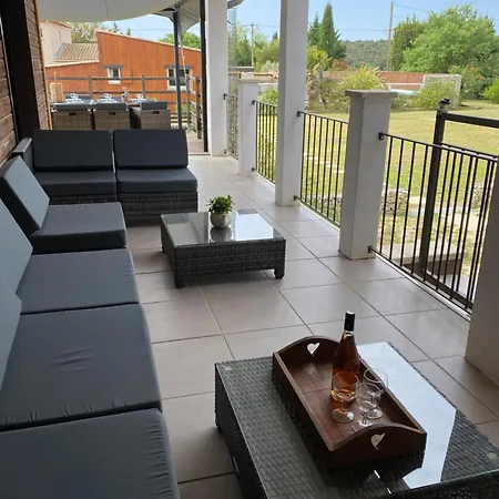 De Standing Avec Piscine Et Jacuzzi La Bruguiere